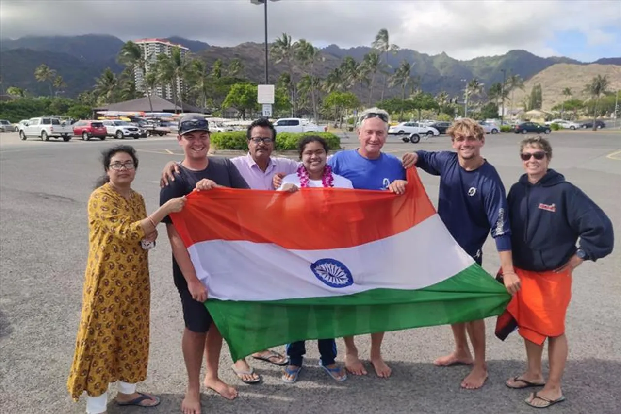 সাঁতারে বিশ্বজয় বাংলার মেয়ে সায়নীর