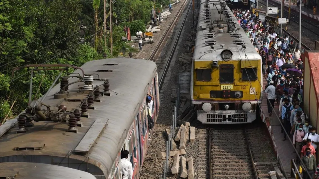 ট্রেন থেকে ধাক্কা, জখম কলেজ ছাত্রী