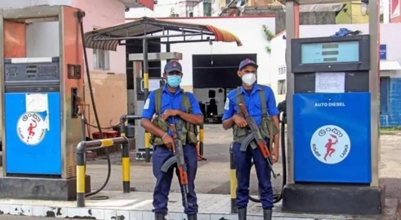 পেট্রোলের দাম প্রতি লিটারে ২৪ টাকা বাড়ল পাকিস্তানে