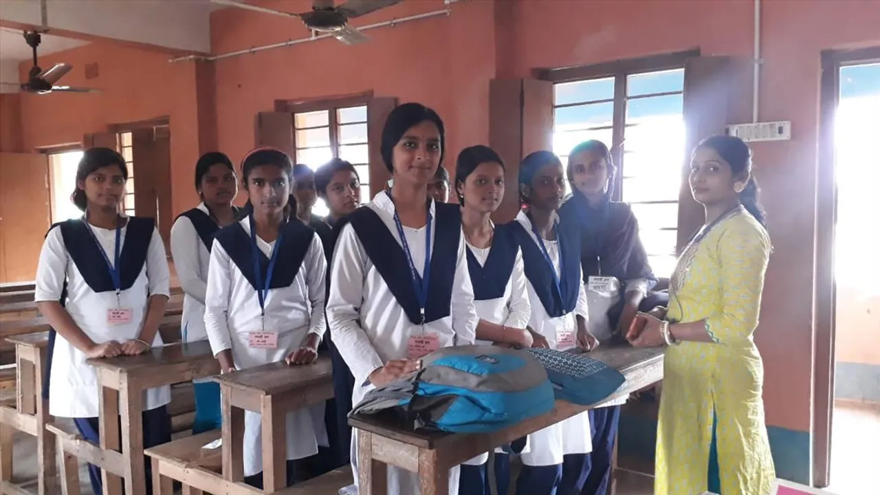 বাল্যবিবাহ রোধে কন্যাশ্রী ক্লাবের বাল্যবিবাহ রোধে কন্যাশ্রী ক্লাবের পাশে শক্তি বাহিনী! পাশে শক্তি বাহিনী!