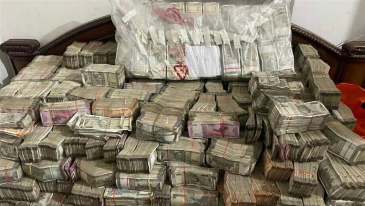 শেষ টাকা গোনার প্রক্রিয়া, বাইরে আনা হল মেশিন