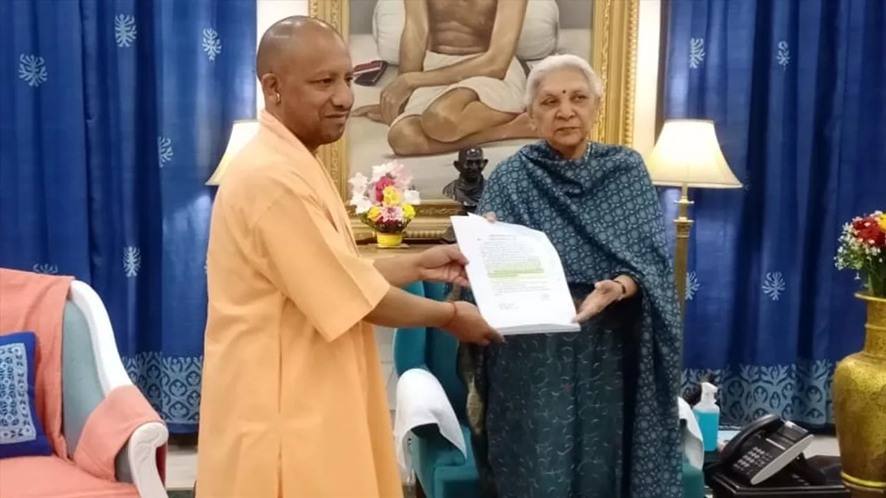 পদত্যাগ পত্র জমা দিলেন যোগী আদিত্যনাথ