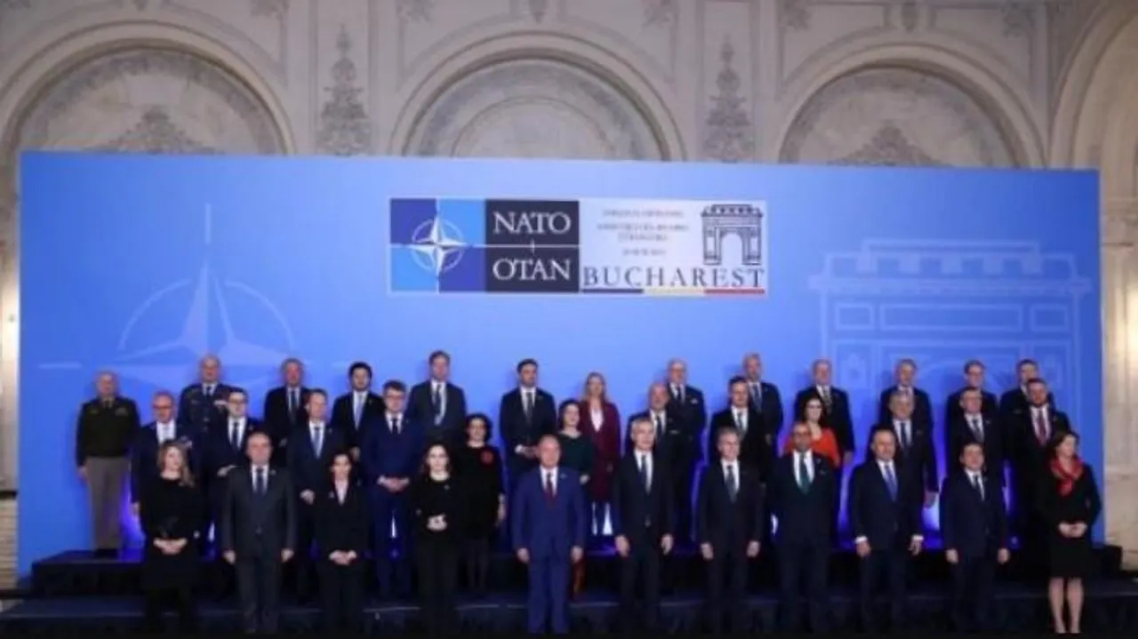 ইউক্রেনকে আরও অস্ত্র সহায়তার প্রতিশ্রুতি দিলো ন্যাটো