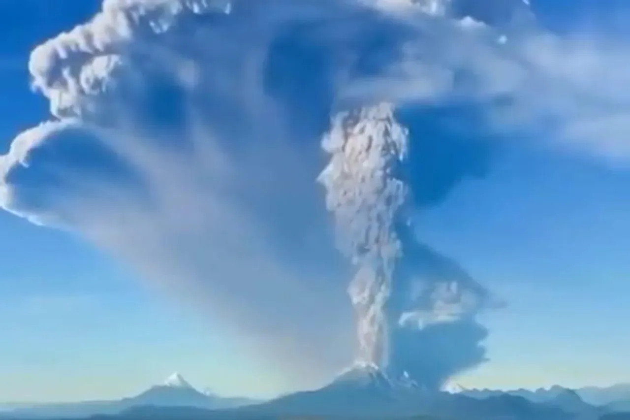 চিলির কালবুকো আগ্নেয়গিরিতে বিস্ফোরণ, কুণ্ডলীকৃত ধোঁয়া নির্গমন