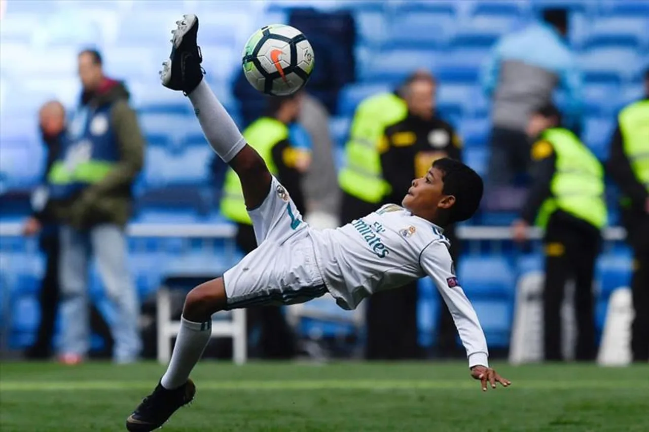 রিয়াল মাদ্রিদ একাডেমিতে ক্রিশ্চিয়ানো রোনাল্ডো জুনিয়রকে পুনরায় চুক্তিবদ্ধ করা হল