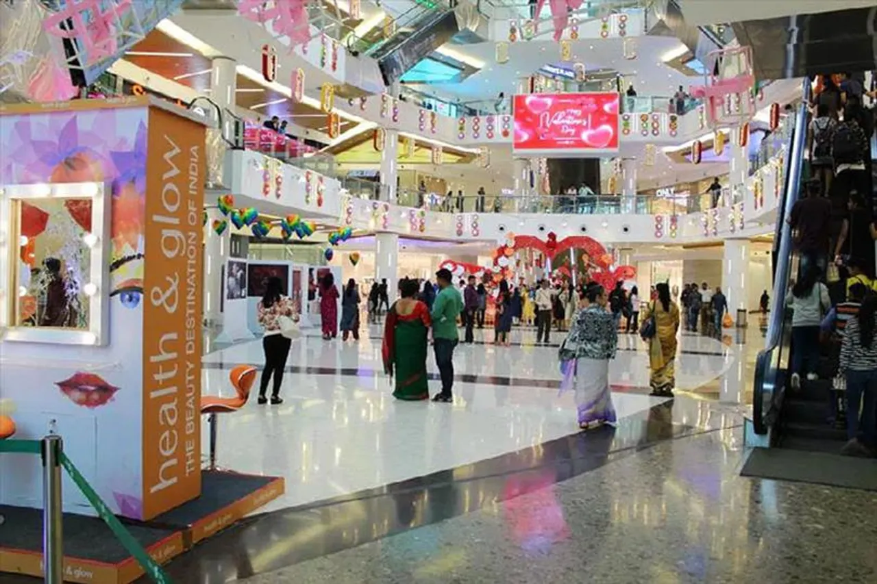 বয়সের প্রমানপত্র দেখালে তবেই মিলবে শপিং মলে ঢোকার অনুমতি, ঘোষণা সরকারের