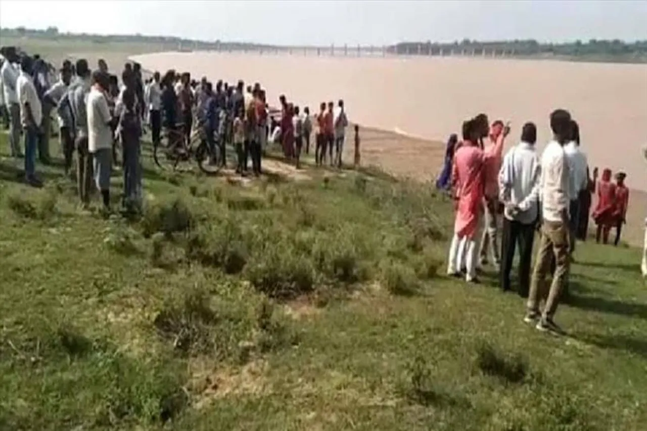 নৌকাডুবির ঘটনায় ক্ষতিপূরণের ঘোষণা মুখ্যমন্ত্রীর