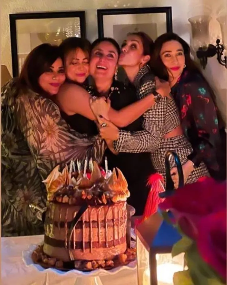 বেস্ট ফ্রেন্ড অমৃতার জন্মদিনে  করিনা- করিশ্মা