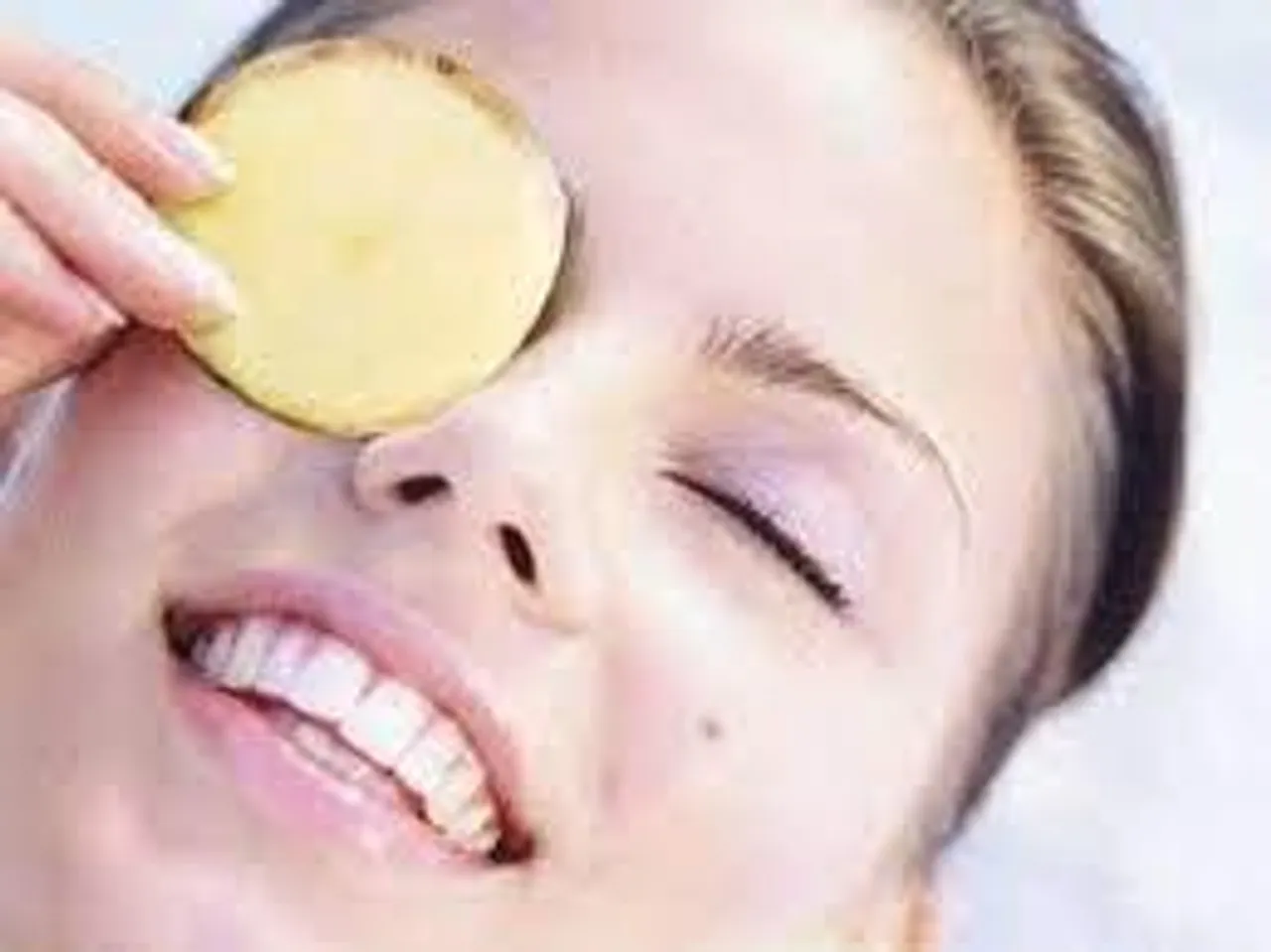 চোখের তলার দাগ তুলুন