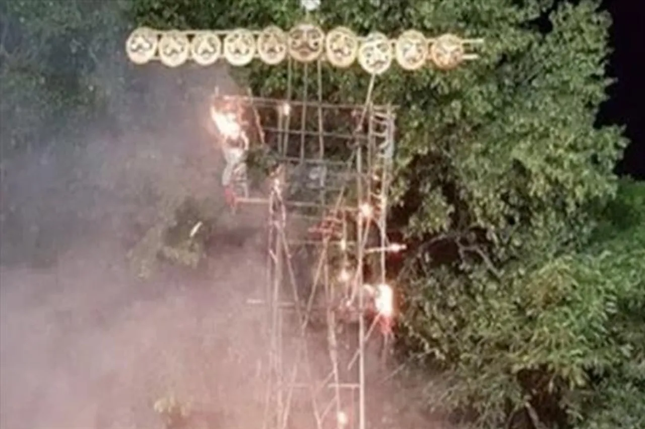 কেন জ্বললো না রাবণের মাথা? বরখাস্ত কর্মী