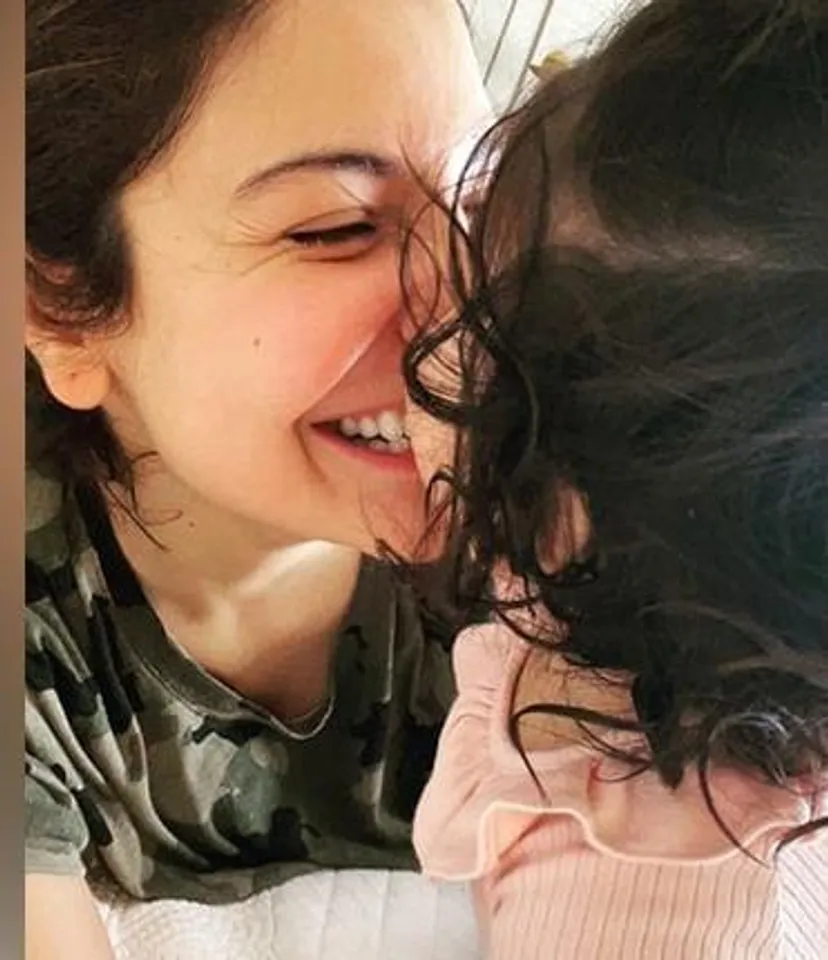 দিওয়ালিতে হোলি খেলতে ব্যস্ত বিরাট-অনুষ্কার মেয়ে ভামিকা