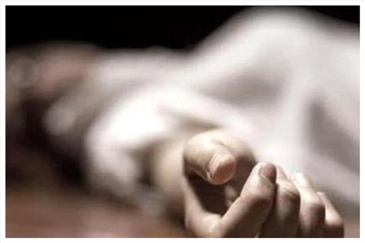 নিজের মেয়েকে ধর্ষণের অভিযোগ বাবার বিরুদ্ধে