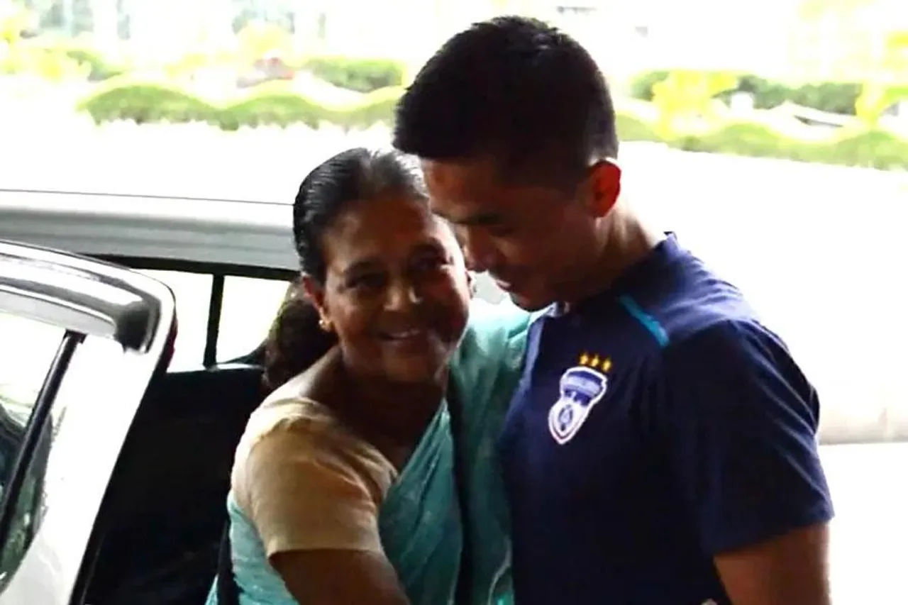 'লজেন্স মাসি'র প্রতি কৃতজ্ঞতা প্রকাশ করলেন সুনীল ছেত্রীরা