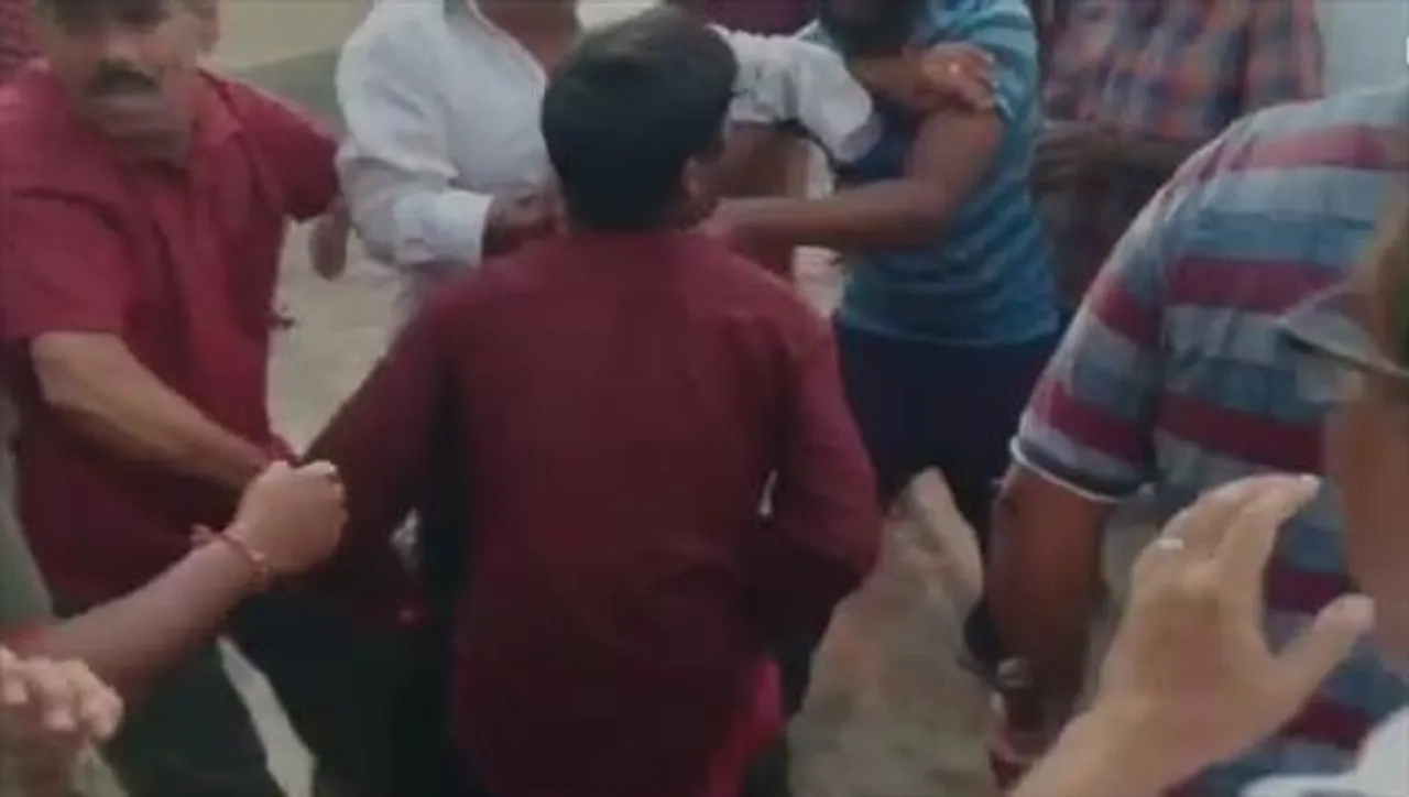 গণধোলাই দুই চোরকে