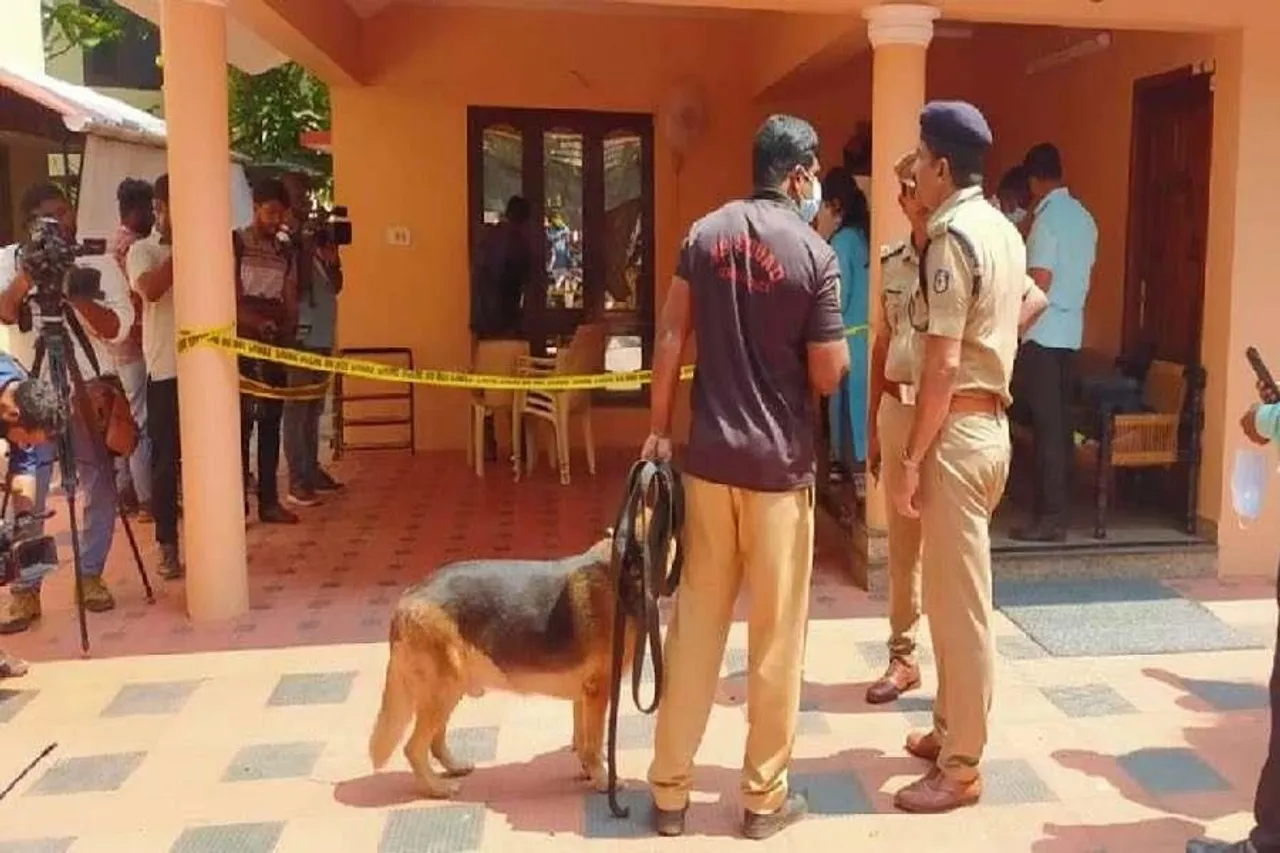 কেন্দ্রীয় মন্ত্রীর বাড়িতে পাথর ছোড়ার ঘটনায় গ্রেফতার ১