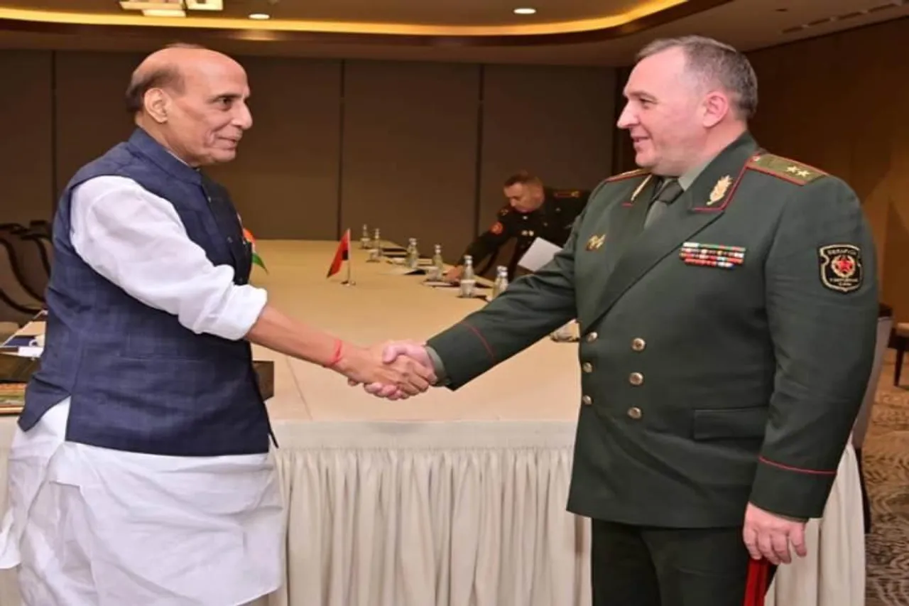 বেলারুশের প্রতিরক্ষা মন্ত্রীর সঙ্গে বৈঠক করলেন রাজনাথ সিং