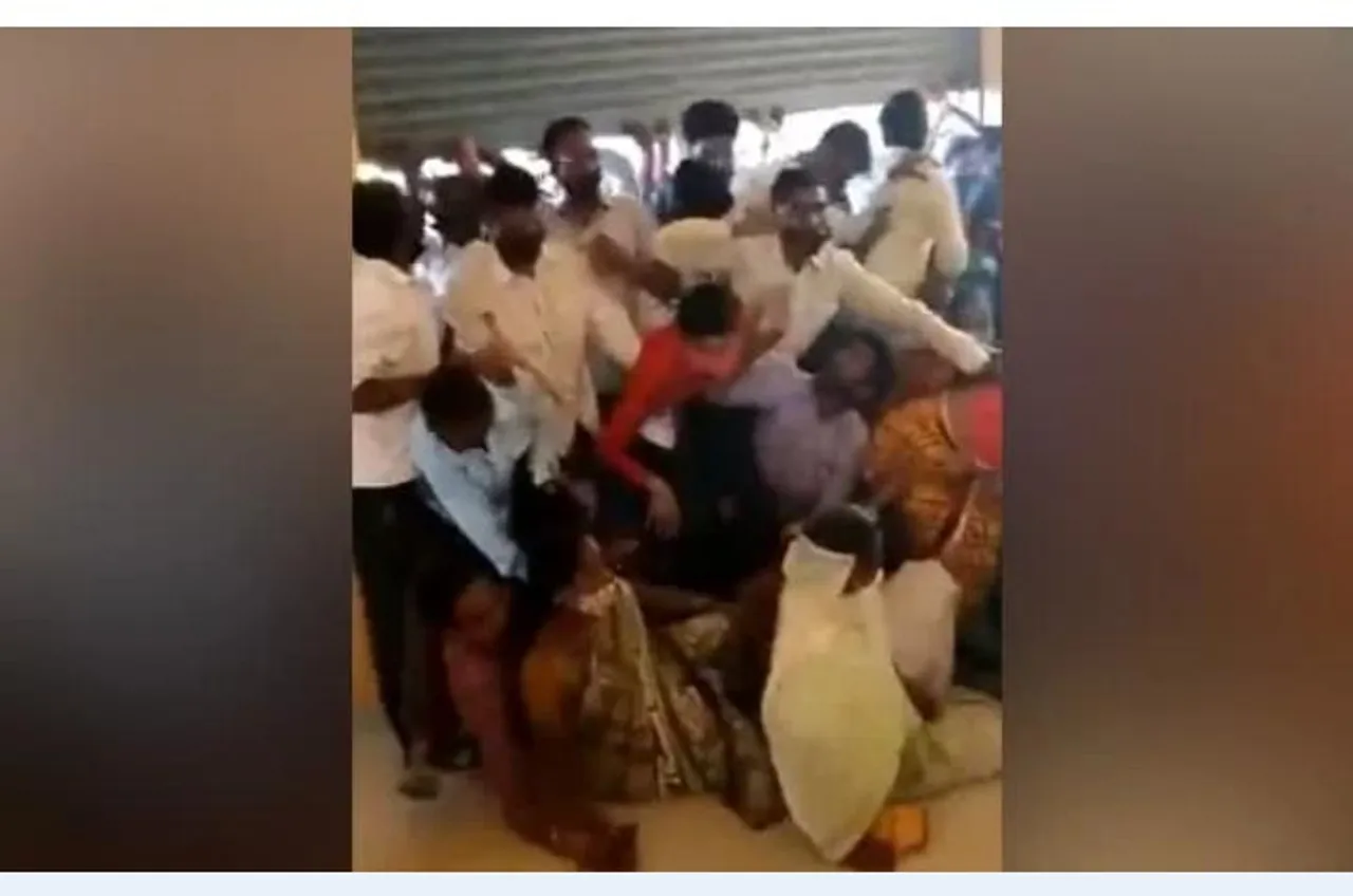 টিকাকেন্দ্রে শতধিক মানুষের ভিড়