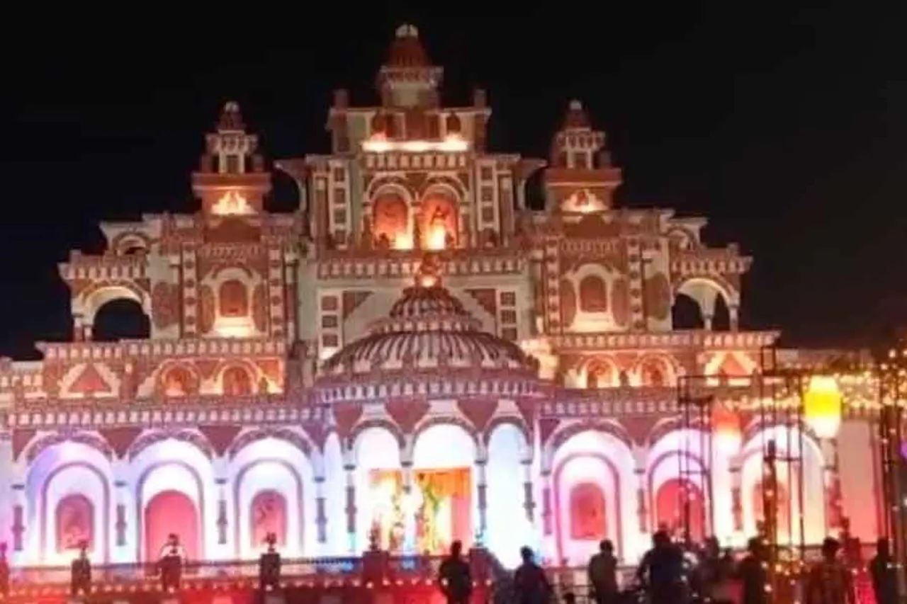 বার্নপুরের  বড়দিঘারী জনকল্যাণ সমিতির কালিপুজোর থিম ভুবনেশ্বর মন্দির