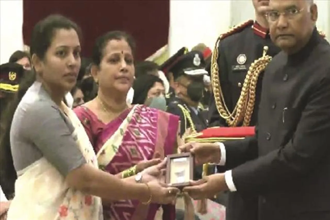 মহাবীর চক্রে সম্মানিত হলেন শহীদ বীর সন্তোষ বাবু