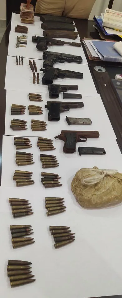 অসমে উদ্ধার বিপুর পরিমাণে অস্ত্র