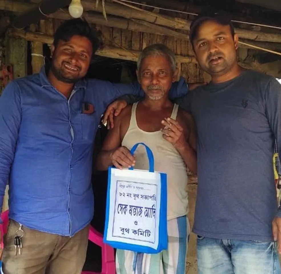 তৃণমূল কংগ্রেসের উদ্যোগে ঈদের পোষাক বিতরন