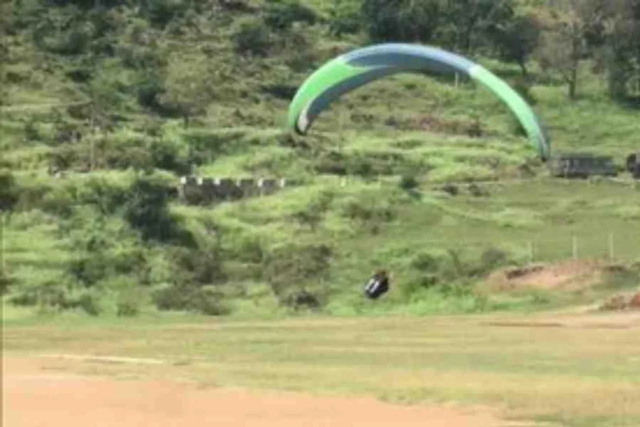 প্রথমবার প্যারাগ্লাইডিংয়ের আয়োজন করলো ভারতীয় সেনা