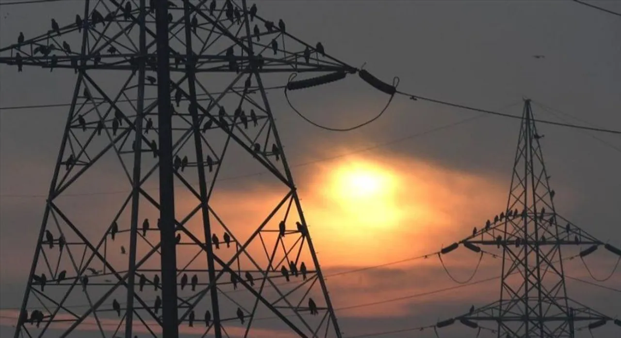 বিদ্যুৎ ব্যবস্থা নিয়ে এবার কেন্দ্রকে এক হাত নিল আপ