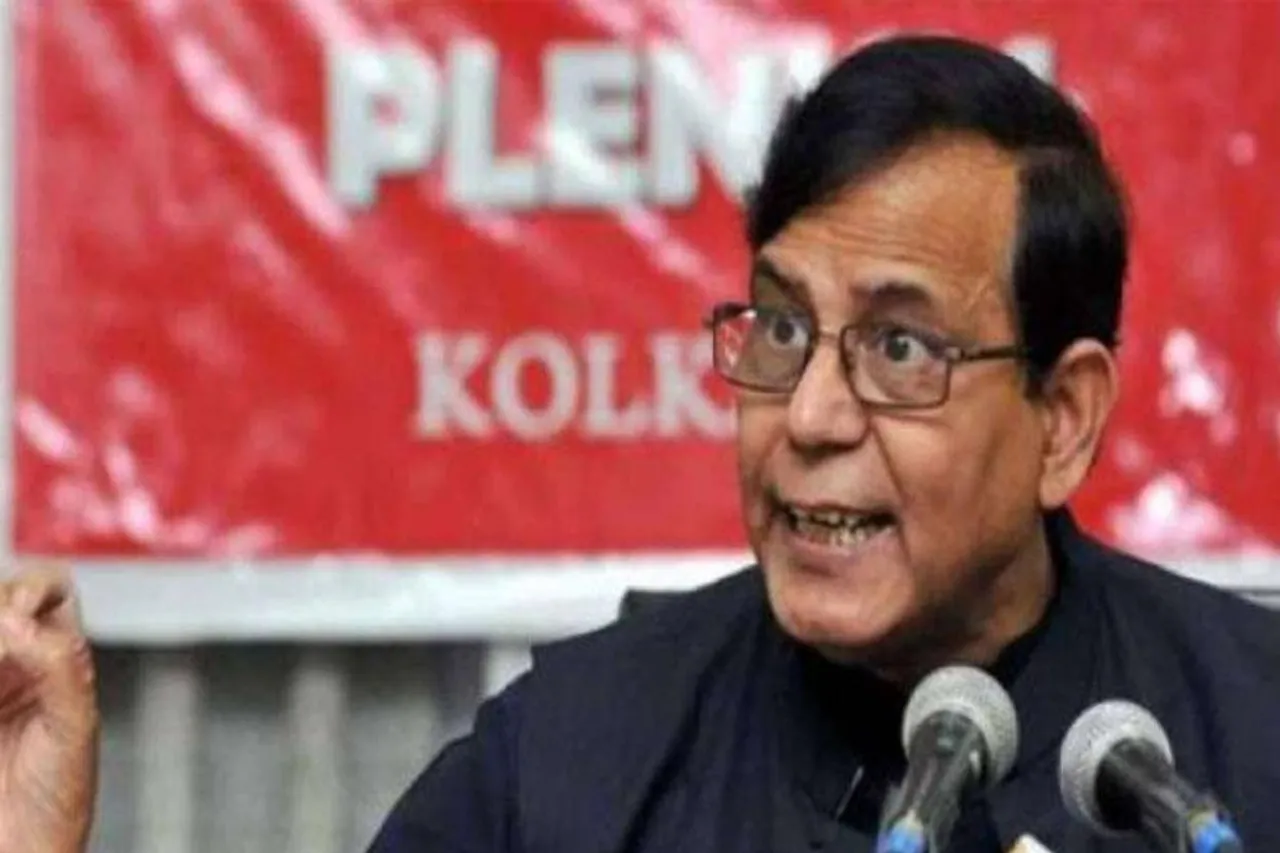 পুলিশের বদলে বিদেশি কুকুর পোষার পরামর্শ বাম নেতার