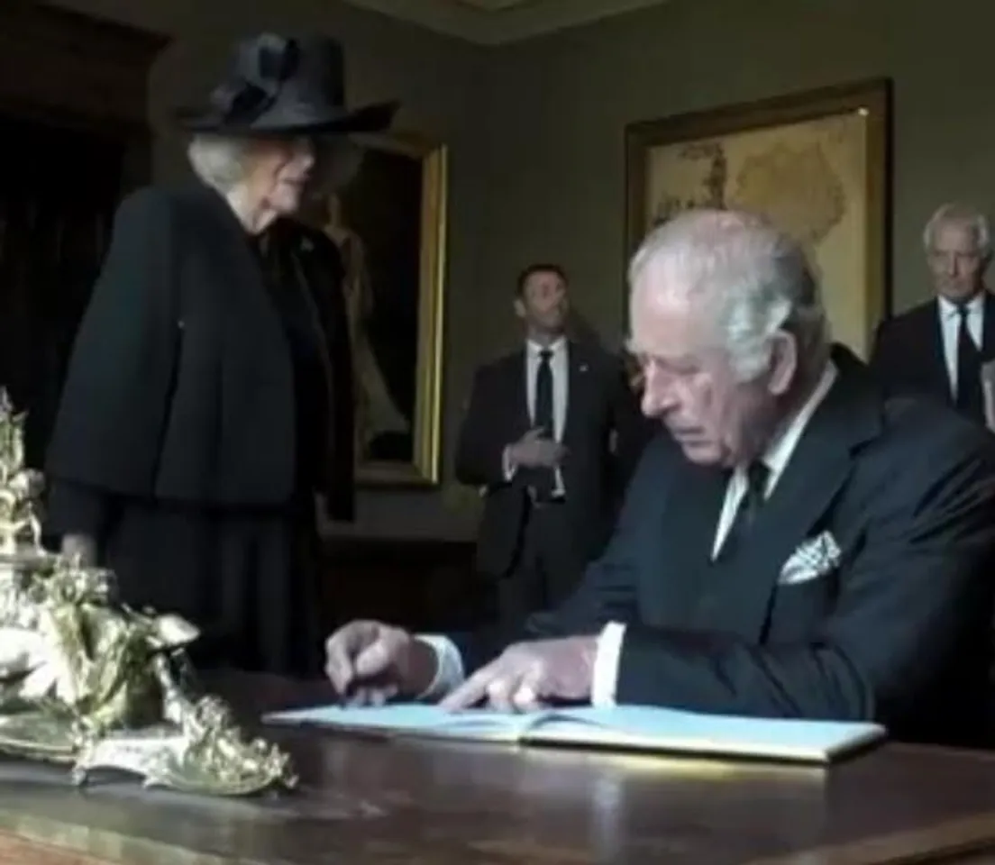 সিংহাসনে বসতে না বসতেই মেজাজ হারালেন রাজা তৃতীয় চার্লস