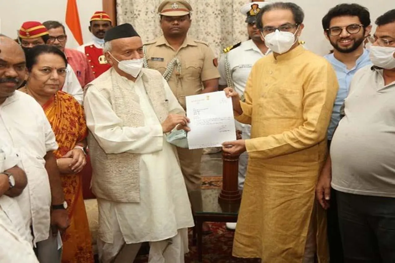 সামনে এল উদ্ধব ঠাকরের পদত্যাগপত্র জমা দেওয়ার মুহূর্তের ভিডিও, দেখুন