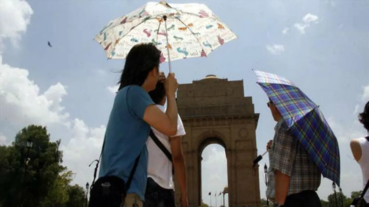 দিল্লির তাপমাত্রা আজই ছুঁতে পারে ৪০ ডিগ্রি