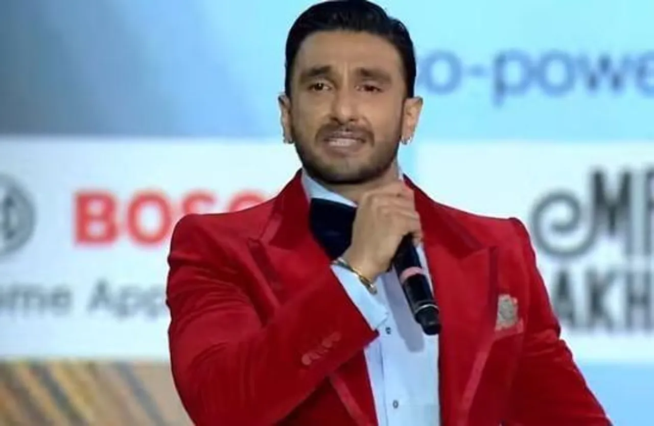 মঞ্চে কান্নায় ভেঙে পড়লেন রণবীর সিং, দেখুন