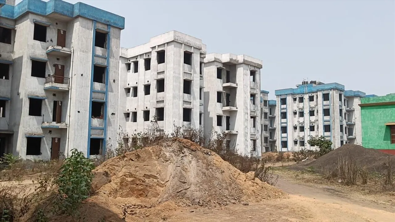 রাজনৈতিক তরজার ফলে অর্ধ সমাপ্ত পুনর্বাসনের কাজ, আতঙ্কিত খনি অঞ্চলের বাসিন্দারা