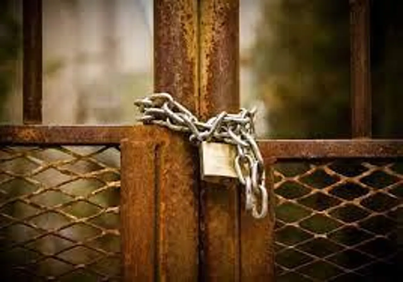 হঠাৎ কারখানা বন্ধের নোটিশে চাঞ্চল্য লাউদোহায় ঝাঁঝরায়