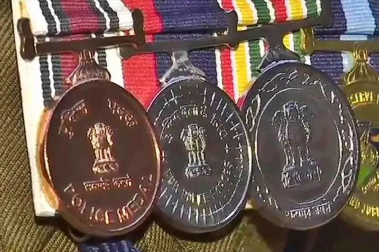 তদন্তে শ্রেষ্ঠত্বের জন্য কেন্দ্রীয় স্বরাষ্ট্রমন্ত্রীর পদক পেলেন ১৫১ জন পুলিশ কর্মী