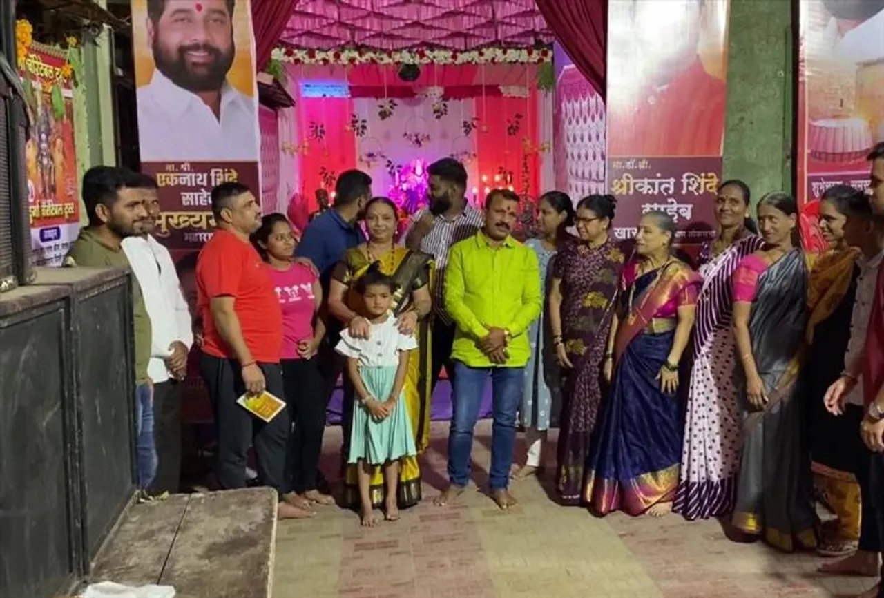 মুখ্যমন্ত্রী না এলে বিসর্জন নয়, চ্যালেঞ্জ জানিয়ে এখনও মণ্ডপে ঠাকুর