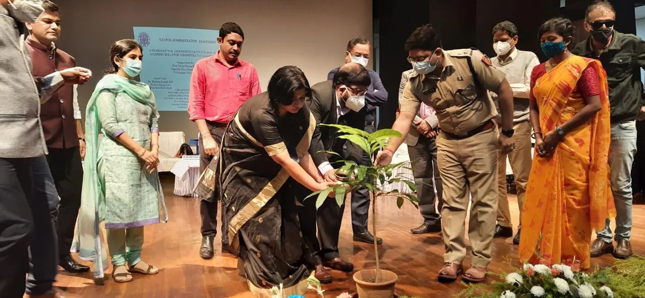 বিশ্ববিদ্যালয় প্রাঙ্গণে প্রশিক্ষণ শিবিরের উদ্বোধন