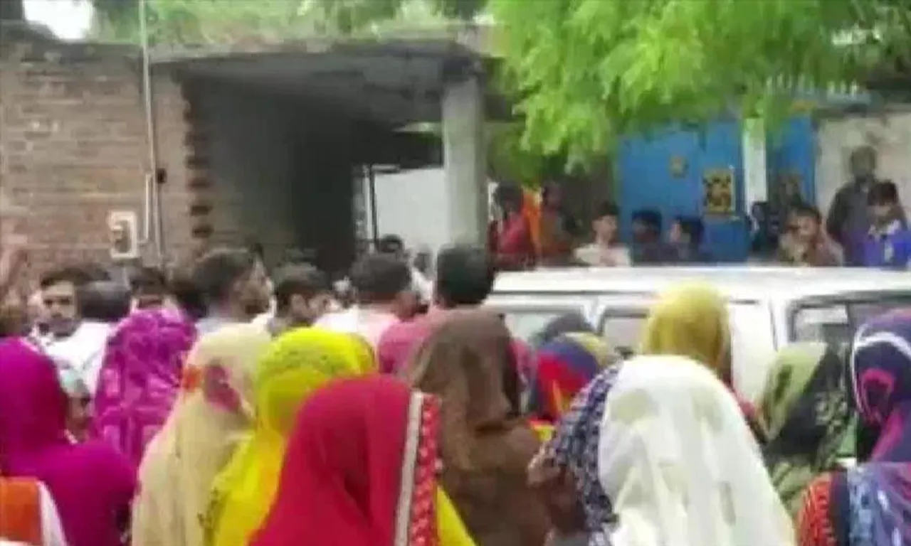 মর্মান্তিক, বজ্রপাতে ৪৪টি গবাদি পশু সহ মৃত ৩ ব্যক্তি