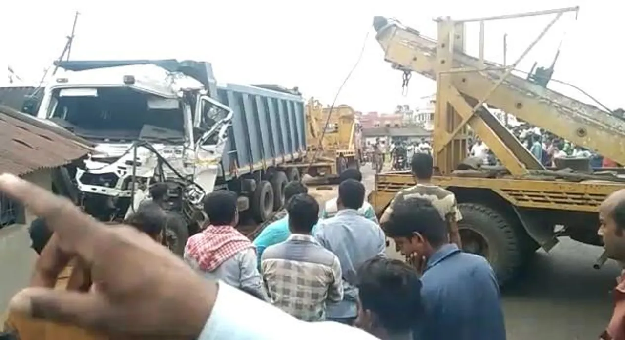 মর্মান্তিক পথ দুর্ঘটনা বাঁকুড়ায়, গরু বোঝাই গাড়ি এবং ডাম্পারের সংঘর্ষে মৃত ৪