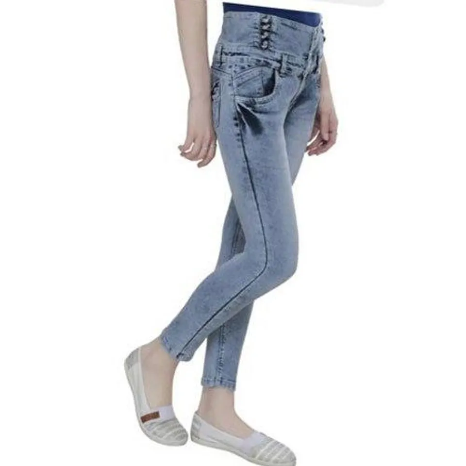 বোরখার বদলে জিনস! দোকান থেকে বার করে দেওয়া হল মহিলাকে