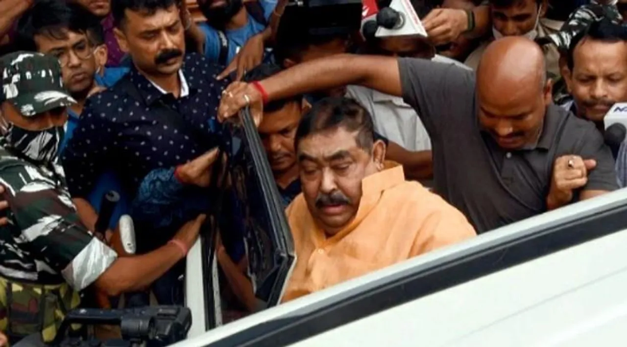 নিজাম প্যালেসে বসে মেয়ের সঙ্গে ফোনে কথা অনুব্রতর