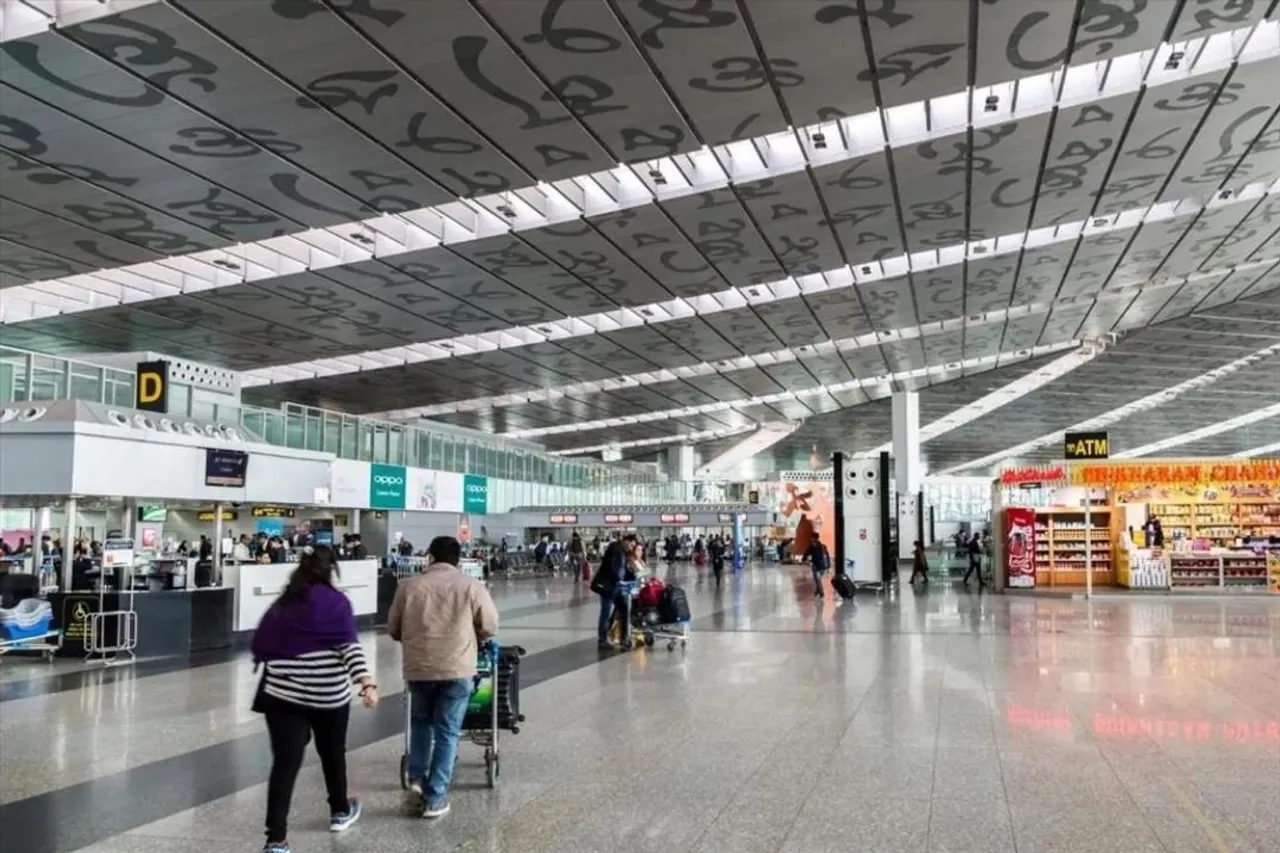 বিমান সেবিকাদের সঙ্গে অভব্য আচরণ-এর ভিন্ন শাস্তি!