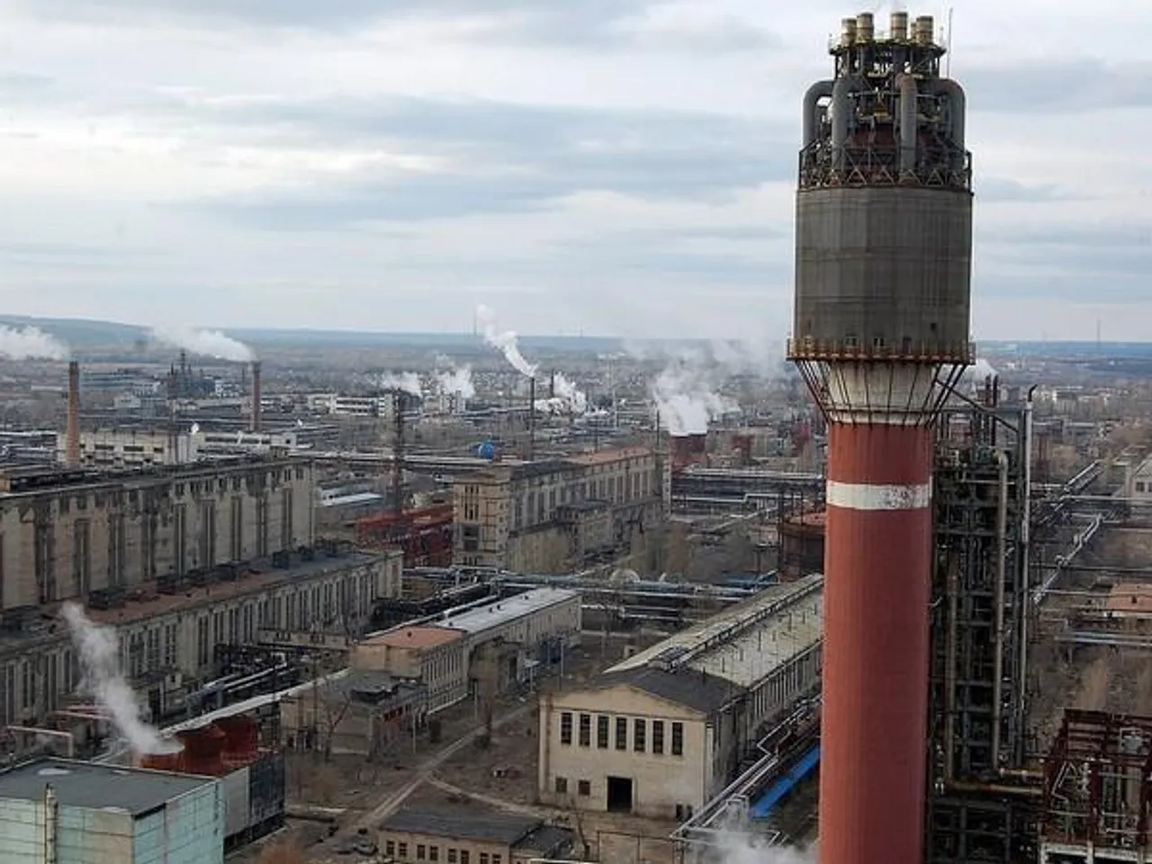 সেভেরোডোনেটস্কের আজোট রাসায়নিক কারখানায় আটকে রয়েছে  ৩০০-৪০০  ইউক্রেনীয় সেনা