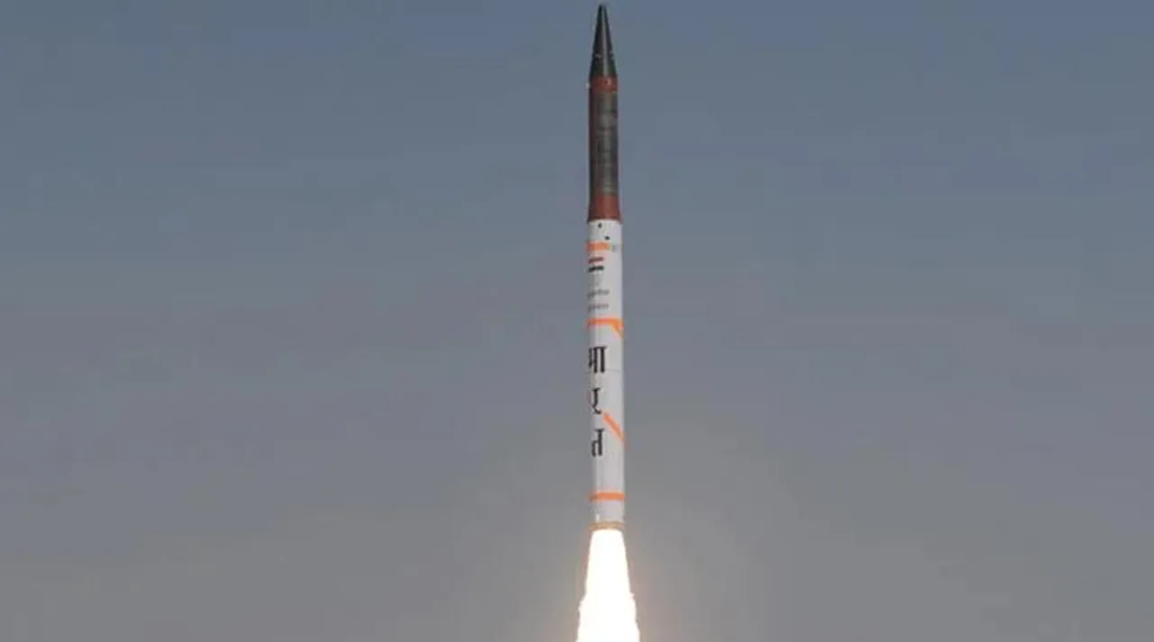 এবার অগ্নি-৪ ক্ষেপণাস্ত্রের সফল উৎক্ষেপণ, শত্রুর বুকে ভয় ধরিয়ে শক্তি বাড়াচ্ছে ভারত