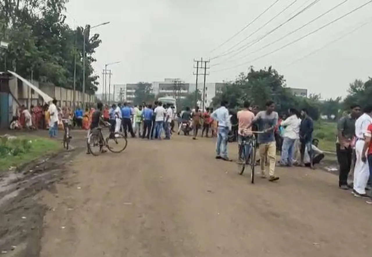 মুরগির মাংস কেনা নিয়ে বচসা