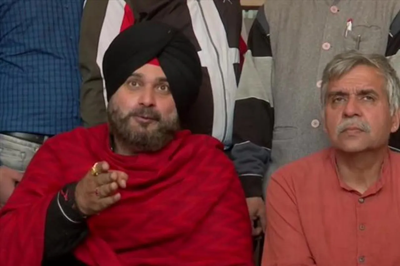 দলের অভ্যন্তরে কোন্দল কোথায়, প্রশ্ন সিধুর