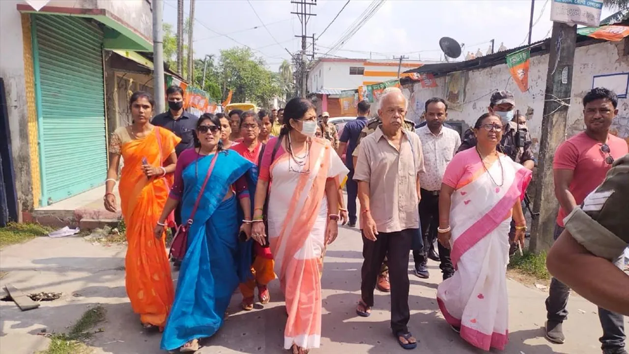 প্রচারে ঝড়  শাসক ও বিরোধী উভয় দলের