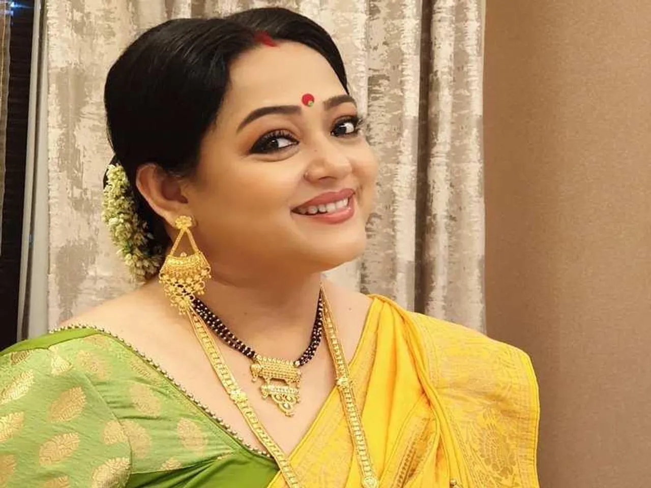 অপরাজিতা আঢ্যকে মাম্মা বলে কে ডাকছে?