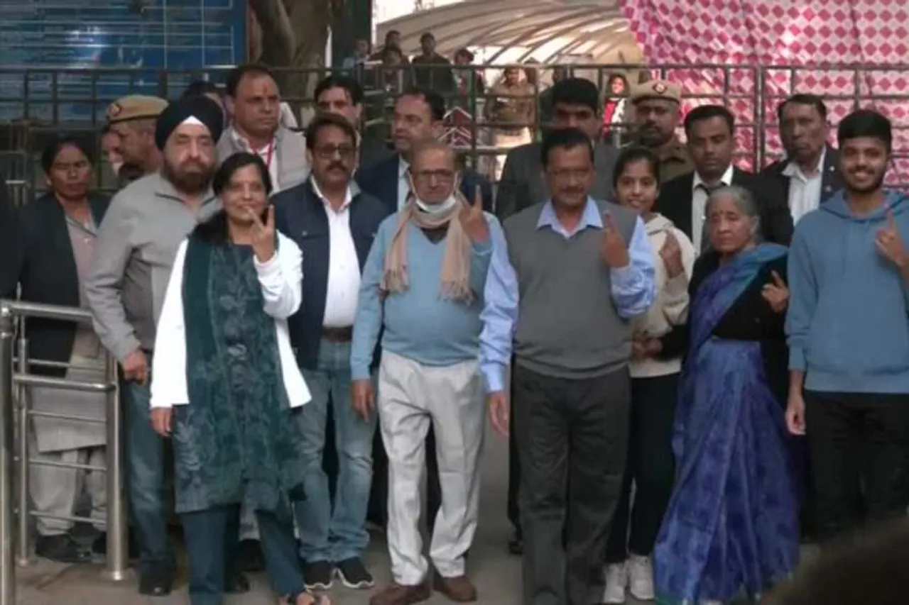 ভোট দিলেন দিল্লির মুখ্যমন্ত্রী