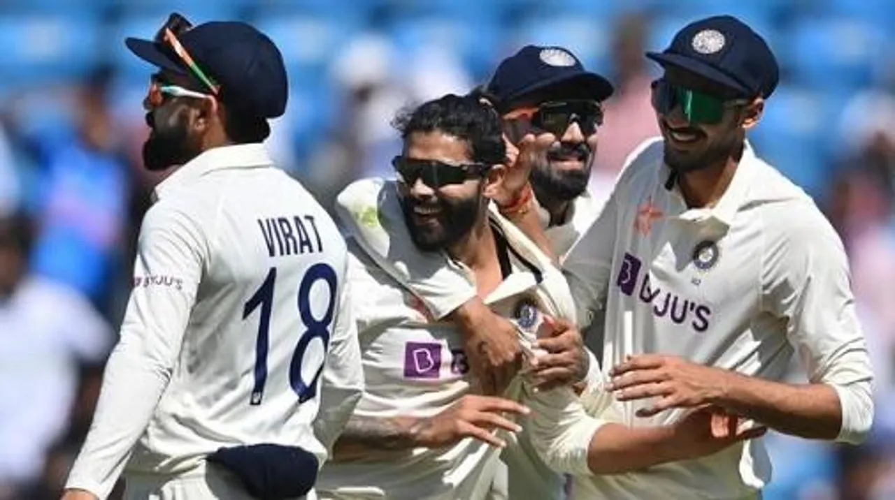 প্রথম ইনিংসে অল আউট অস্ট্রেলিয়া